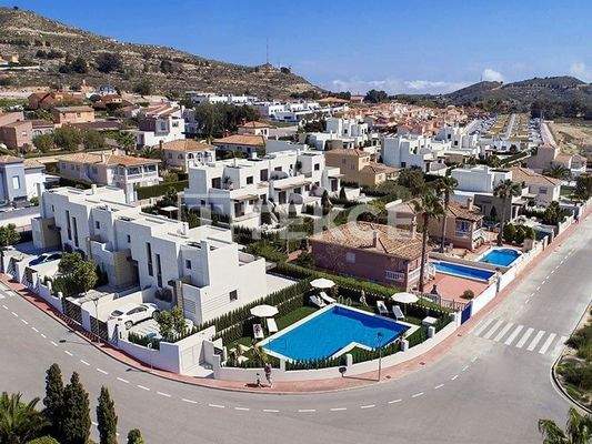 Semi Detached Villas Close to City and the Beach in Alicante