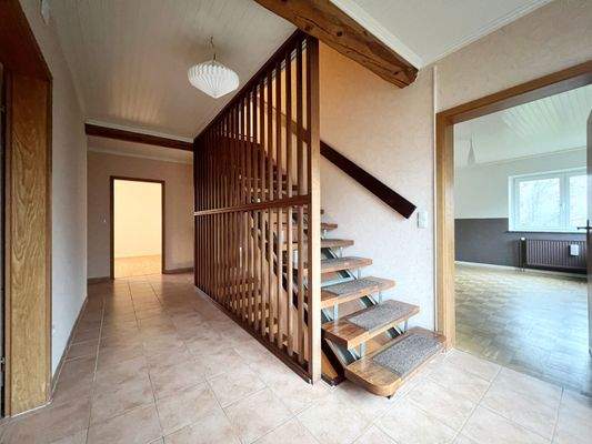 Geräumiger und heller Eingangsbereich