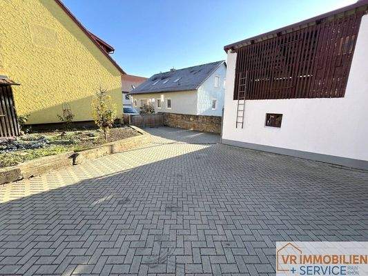 Zufahrt und Innenhof