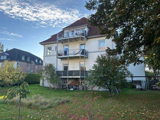 Wohnhaus vom Garten.JPG