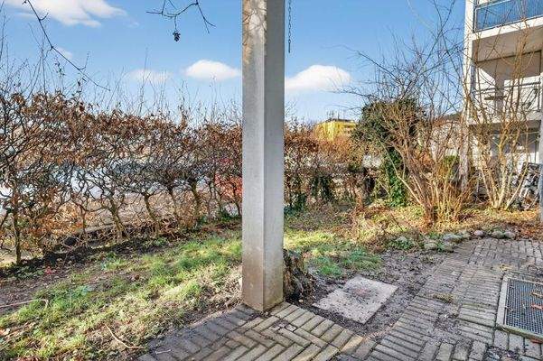 Terrasse mit Gartenfläche