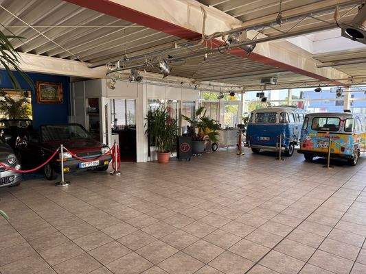 Ausstellungshalle Innen 2.jpg