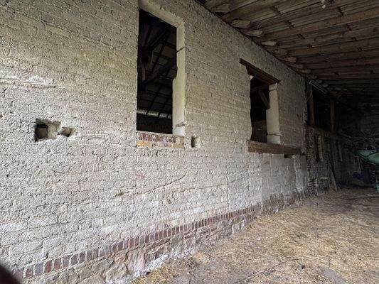 Angrenzender Stall- und Scheunenbereich