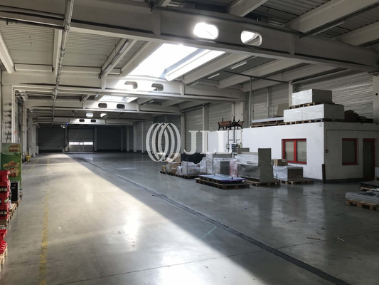 Halle 3 - Innenansicht mit Ein