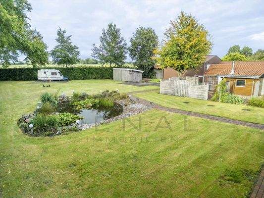 Gartenansicht mit Teich