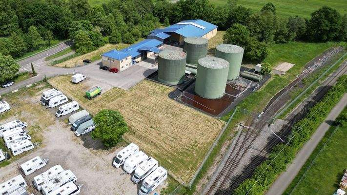 Über die B31 ist die Autobahn A5 schnell erreichbar - optimal für Mitarbeiter, Kunden und Lieferanten