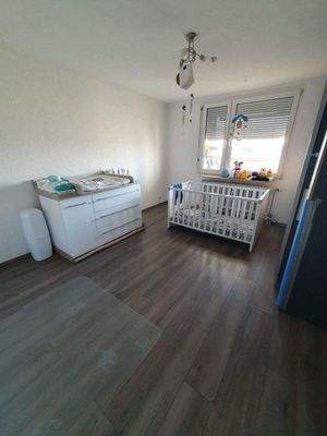 Kinder- oder Büro/Arbeitszimmer