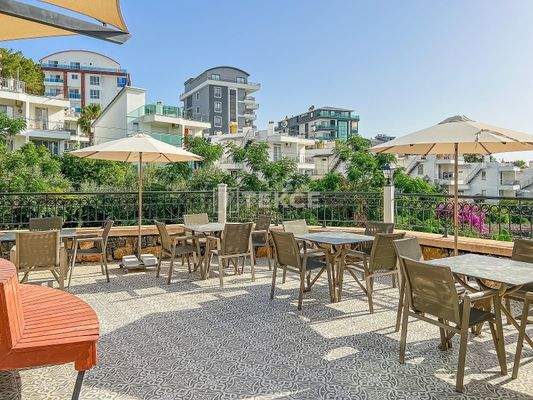 Sea-View Real Estate in Complex with Amenities in Kargıcak Alanya