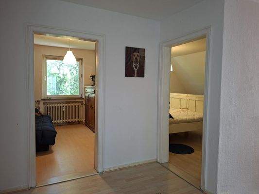 Flur mit Blick zu den Zimmern im Dachgeschoss