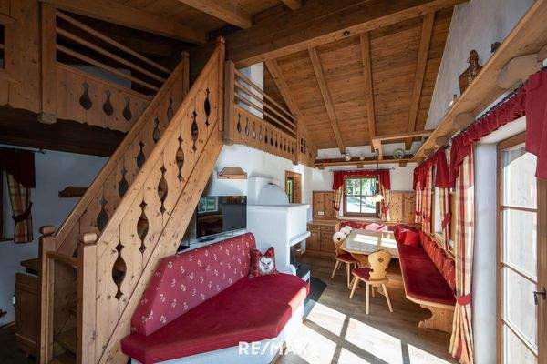 Wohn- Essbereich mit Treppe