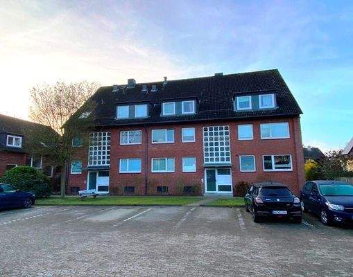 Ansicht Ost - anlageeigener Parkplatz