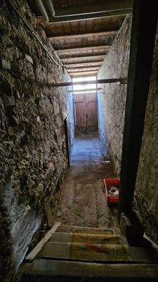 Flur zum Gewölbekeller UG