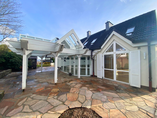 Terrasse mit Wintergarten