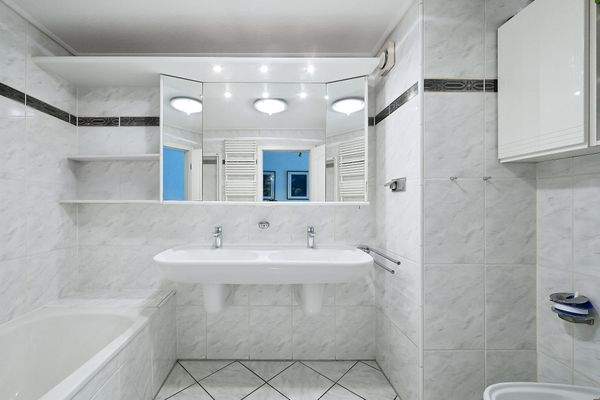 Badezimmer Penthouse links Ansicht I