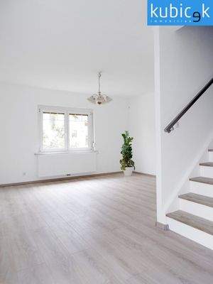 Blick von der Küche in das Wohn- /Esszimmer