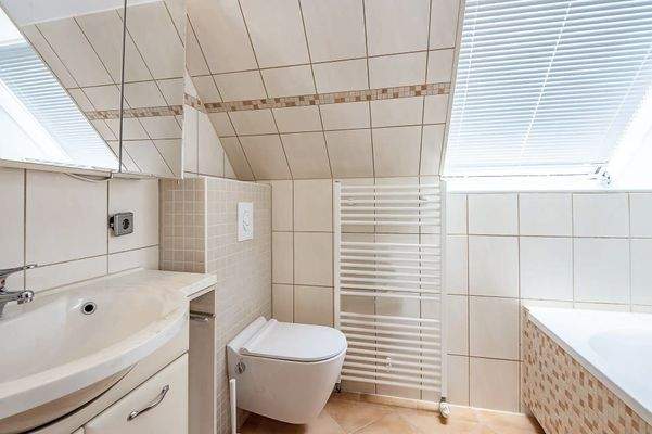 Wannenbad mit Fenster