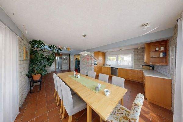 Esszimmer mit Küche