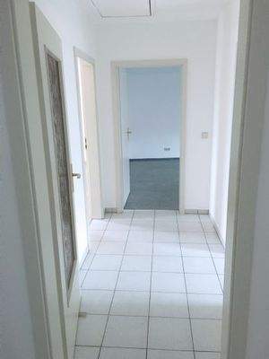 Flur mit Zugang zu allen Räumen