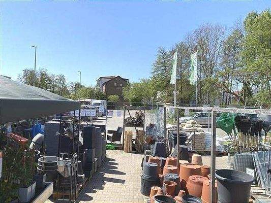 Verkaufsfläche vor Wreesmann