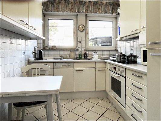 EG: gemütliche Küche