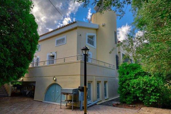 Kreta, Kalyves: Helle Villa zu verkaufen, nur wenige Schritte vom Meer entfernt