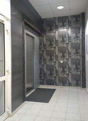 Hauseingangsbereich Personenaufzug