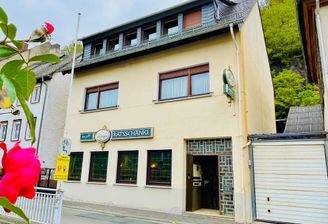 Einladendes Zweifamilienhaus mit Umbau-Potential