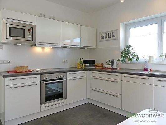 Küche mit allen Geräten