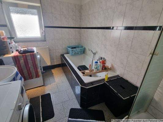 13 Vorderhaus OG Tageslichtbad