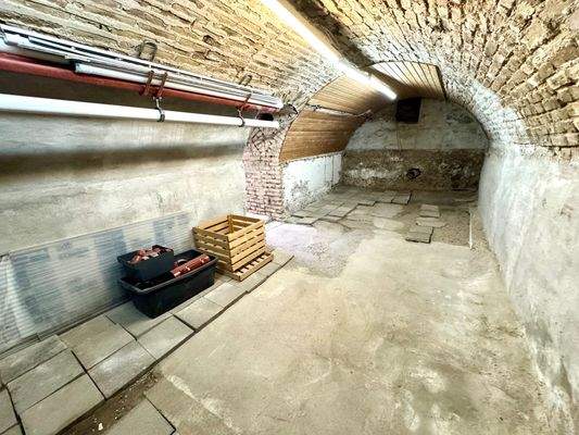 E9 Gewölbekeller 2.jpeg