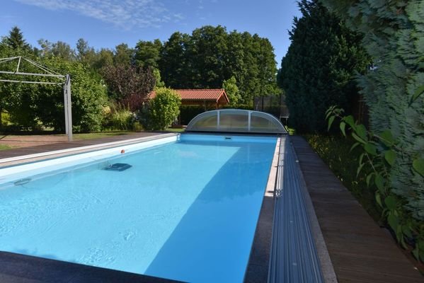 überdachter Pool