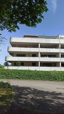 Links zweitoberste Wohnung