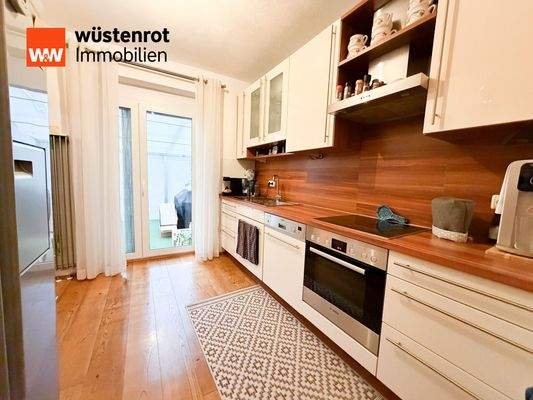 Küche mit Terrassenzugang