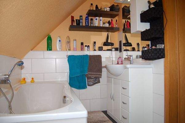 25 Badezimmer DG.JPG