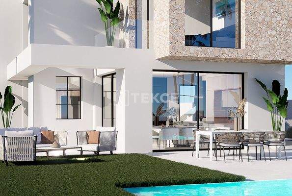 Detached Villas Close to the Golf Course in Finestrat