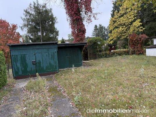 Schuppen - Garage auf dem Grundstück