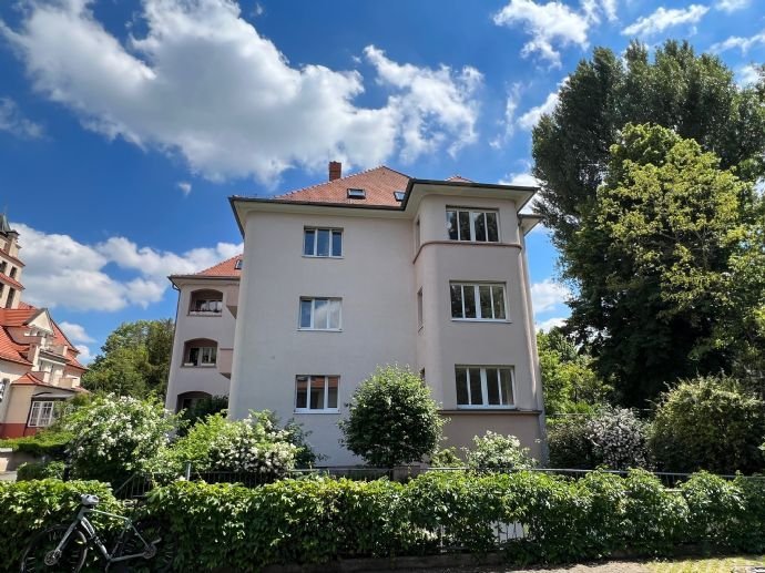 geräumige 2 Zimmer-Wohnung mit großem Wintergarten