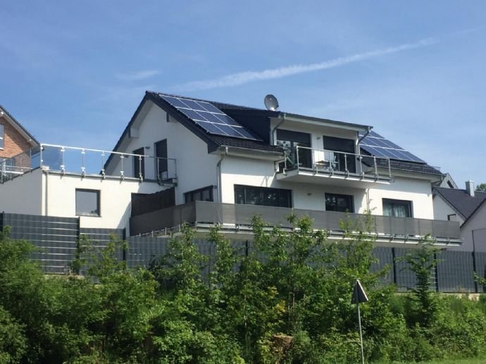 4,3 % Nettorendite, hochwertiges, voll vermietetes, 3 Familienhaus in Lindlar-Zentrum, mit PV-Anlage und Luft/Wärmepumpe