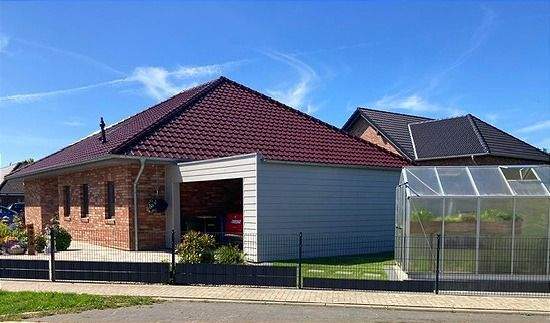 seitl. Ansicht mit Gewächshaus