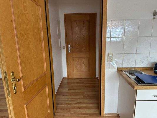 Blick in Flur/Eingangsbereich.jpeg