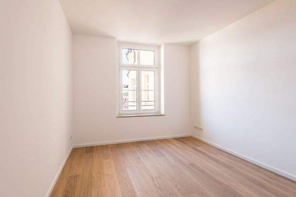 Schlafzimmer mit reichlich Stellflächen