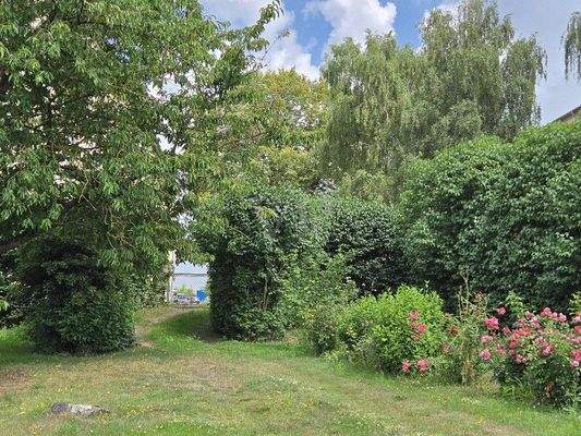 Grundstück hintere Einfahrt