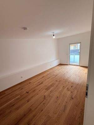 Schönes großes Schlafzimmer und Zugang Balkon