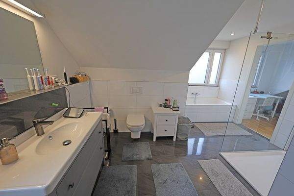 Badezimmer im Obergeschoss