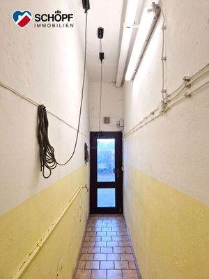 Durchgang Keller