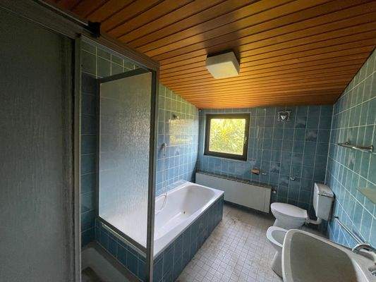 Haus-Buseck-Badezimmer DG (2).JPG