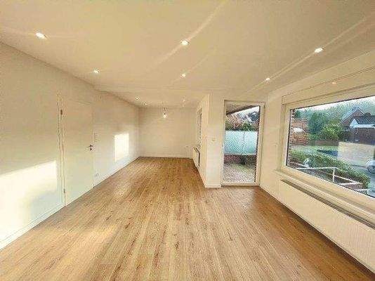 Das große, lichtdurchflutete Wohn-/Esszimmer