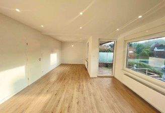 Das große, lichtdurchflutete Wohn-/Esszimmer