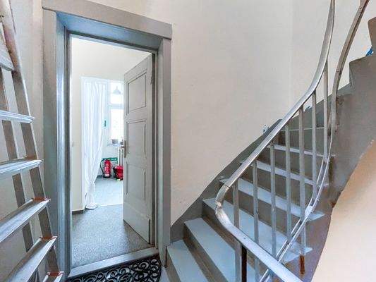 Treppenhaus Innen zum Keller hin