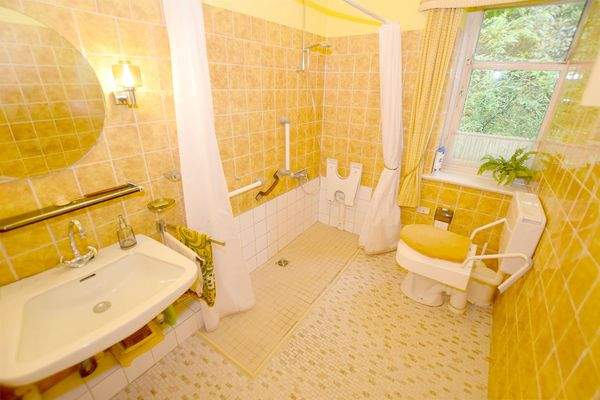 Machen Sie hieraus ein zeitgemäßes Gäste-Bad